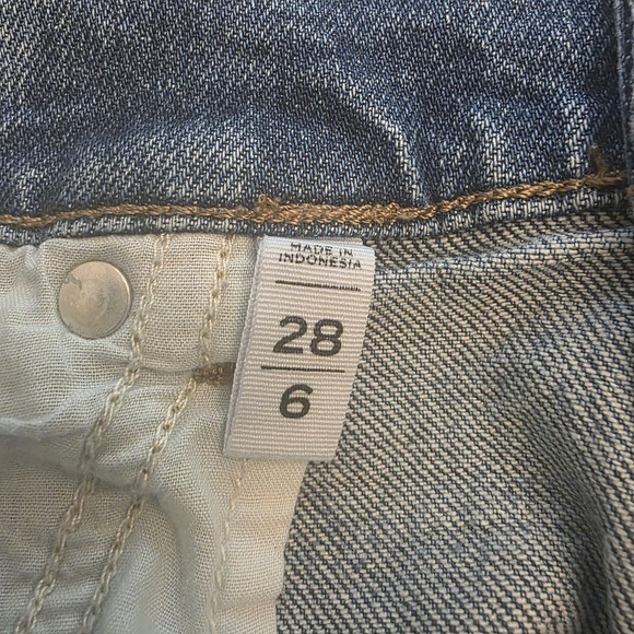 Loft Size 6 - 28 Womens Cut Off Jean Shorts Medium Wash Denim - Picture 8 of 9